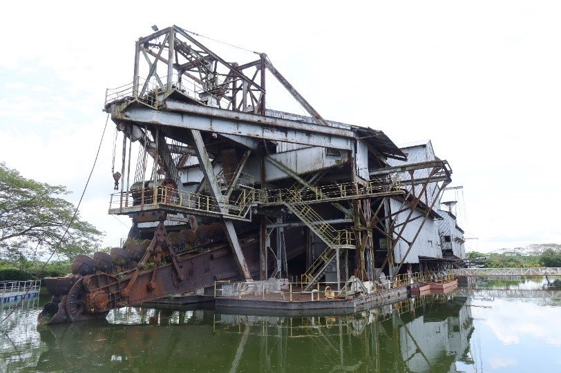 Batu Gajahに展示されたTanjung tualang Tin dredge No.5（TT5）